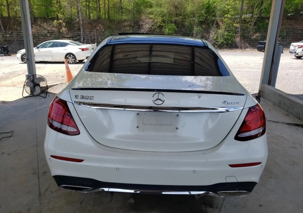 Mercedes-Benz Klasa E cena 74900 przebieg: 88897, rok produkcji 2017 z Raszków małe 67